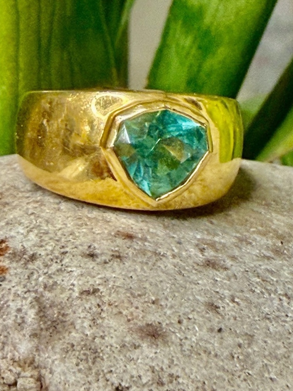 22k gold and natural green tourmaline ring